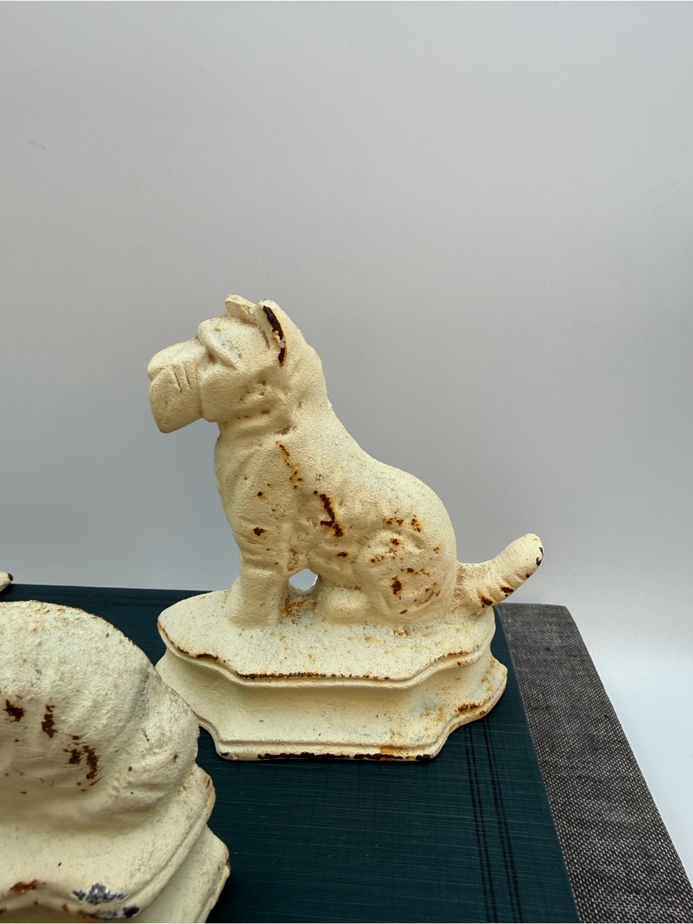 Set of 3 Vintage Cast Iron Scottie Dog Bookends - Cream - Picture 4 of 10